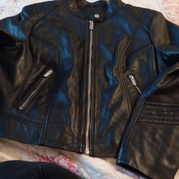 Guess   - Picture 7 of 9